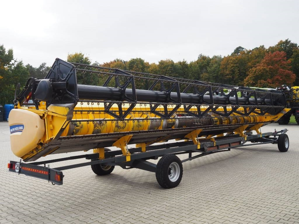 Leasing de New Holland CR 9090 SmartTrax 4WD + VF 10,7 m  New Holland CR 9090 SmartTrax 4WD + VF 10,7 m: foto 12