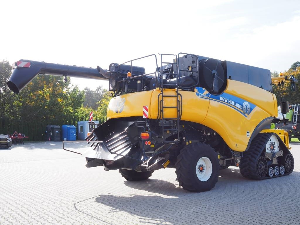 New Holland CR 9090 SmartTrax 4WD + VF 10,7 m - Cosechadora de granos: foto 3 New Holland CR 9090 SmartTrax 4WD + VF 10,7 m - Cosechadora de granos: foto 3