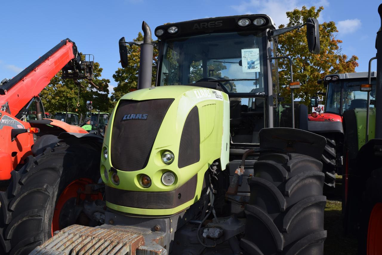 CLAAS Ares 697 ATZ - Tractor: foto 2 CLAAS Ares 697 ATZ - Tractor: foto 2