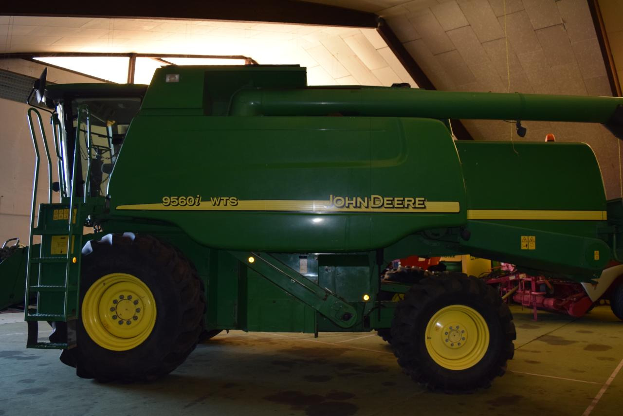 John Deere 9560 i WTS - Cosechadora de granos: foto 1 John Deere 9560 i WTS - Cosechadora de granos: foto 1