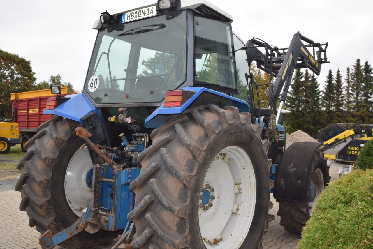 New Holland 8340 - Tractor: foto 3 New Holland 8340 - Tractor: foto 3