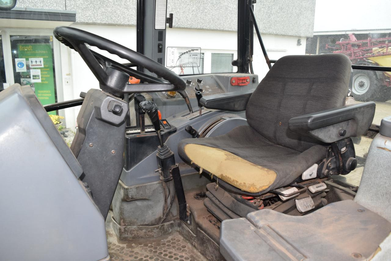 New Holland 8340 - Tractor: foto 5 New Holland 8340 - Tractor: foto 5