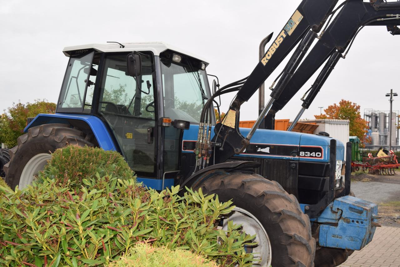 New Holland 8340 - Tractor: foto 2 New Holland 8340 - Tractor: foto 2