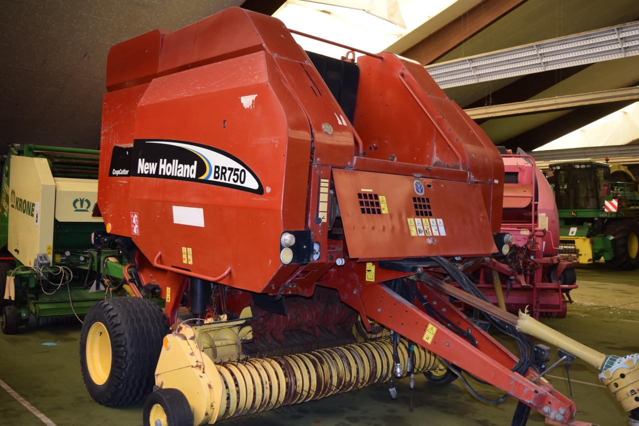 New Holland BR 750 CropCutter - Rotoempacadora: foto 1 New Holland BR 750 CropCutter - Rotoempacadora: foto 1