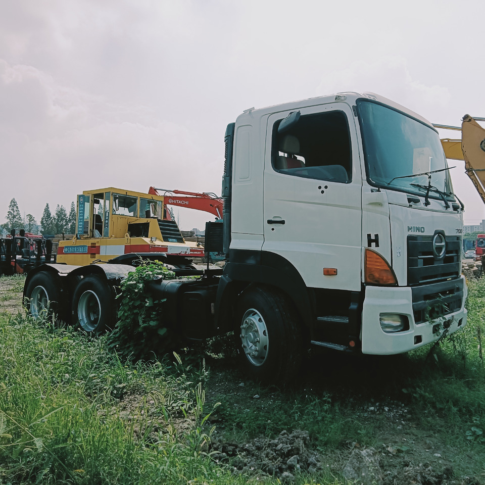 HINO 700 - Cabeza tractora: foto 4 HINO 700 - Cabeza tractora: foto 4