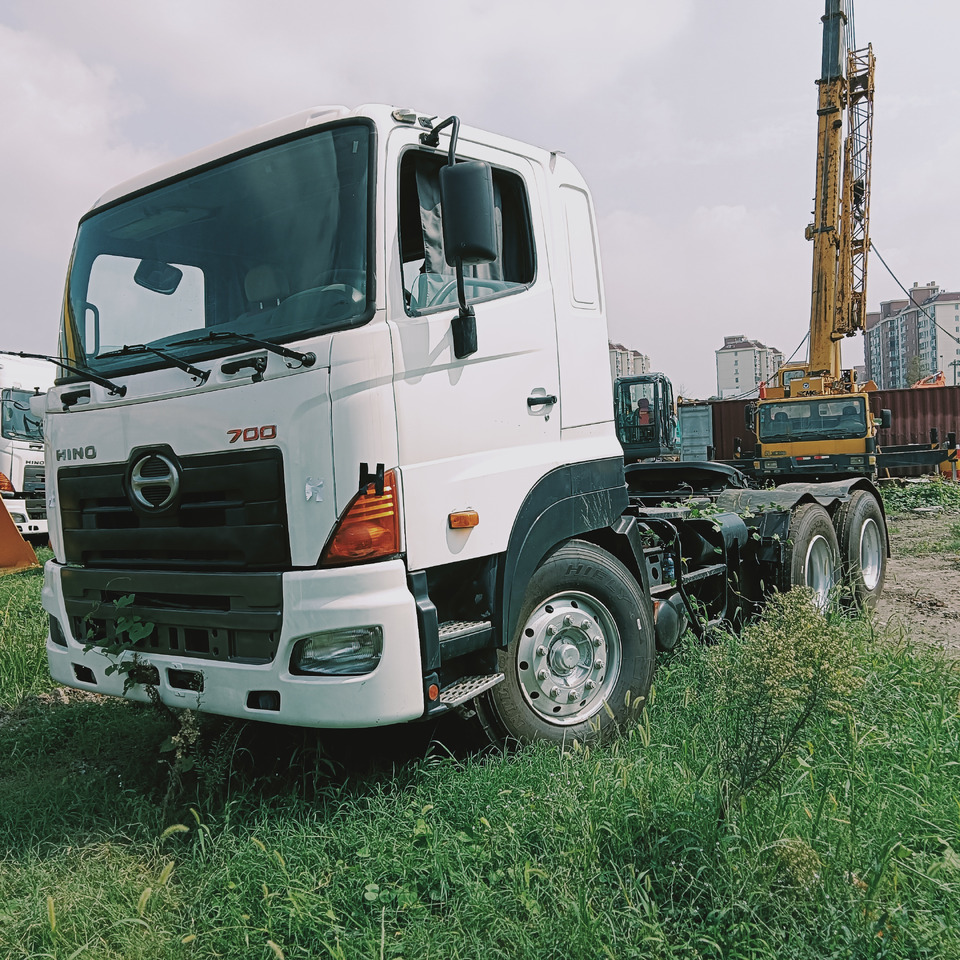 HINO 700 - Cabeza tractora: foto 1 HINO 700 - Cabeza tractora: foto 1