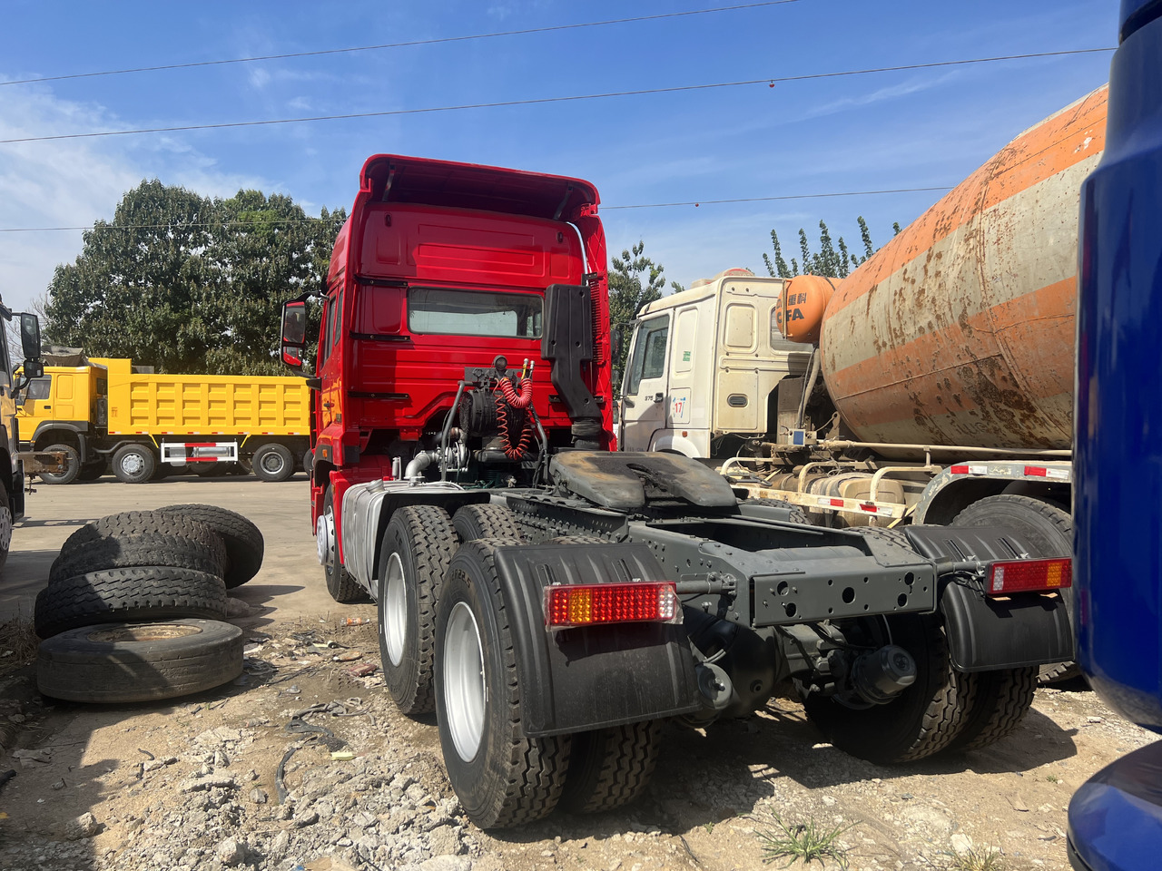 SINOTRUK HOWO trailer head - Cabeza tractora: foto 4 SINOTRUK HOWO trailer head - Cabeza tractora: foto 4