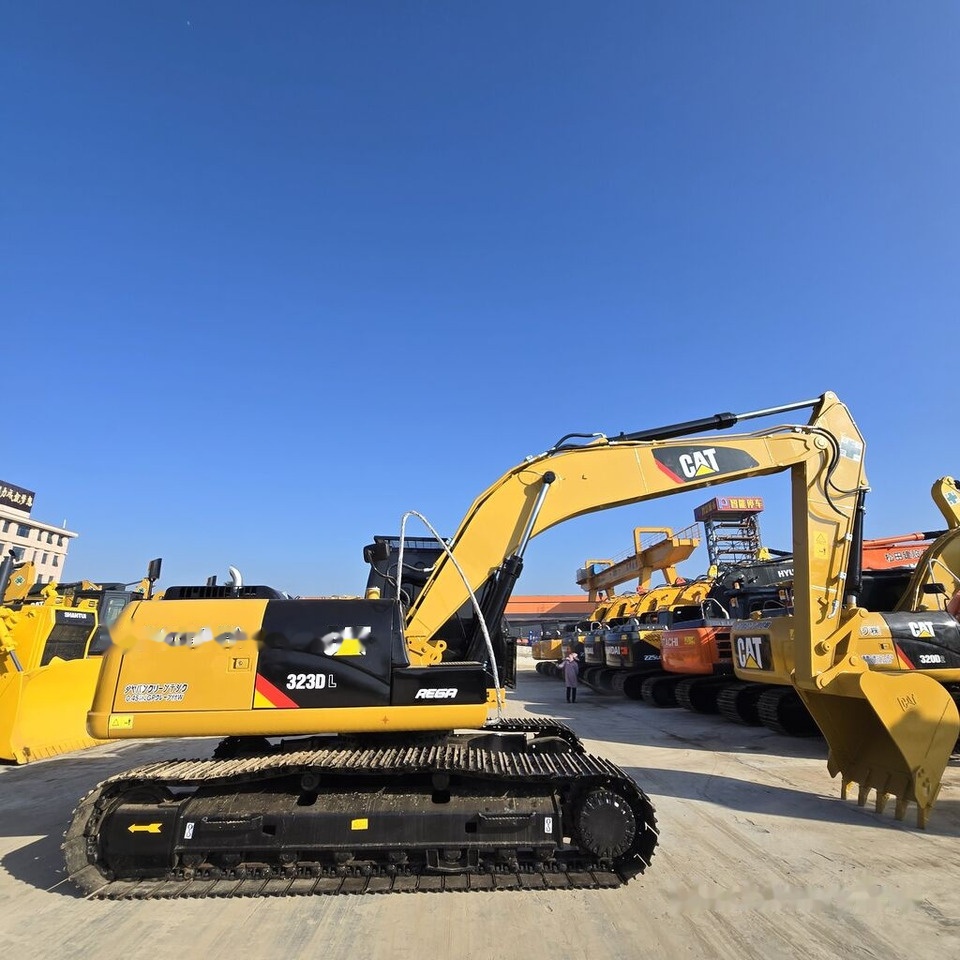 Caterpillar 323DL - Excavadora de cadenas: foto 1 Caterpillar 323DL - Excavadora de cadenas: foto 1