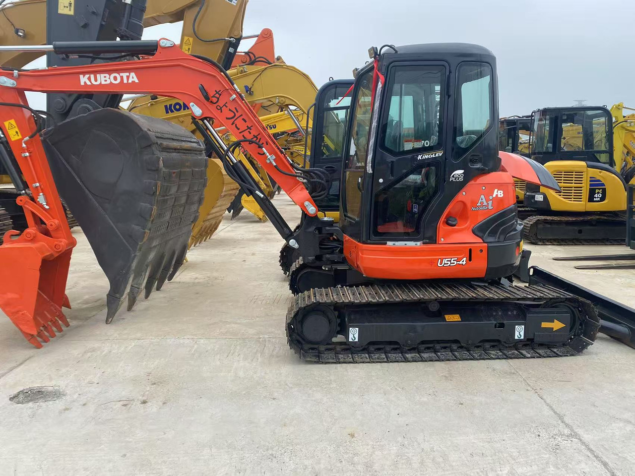 KUBOTA U55-4 - Miniexcavadora: foto 1 KUBOTA U55-4 - Miniexcavadora: foto 1