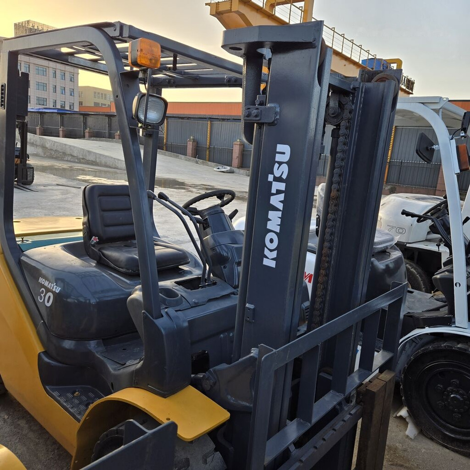 Komatsu FD30 - Carretilla elevadora diésel: foto 1 Komatsu FD30 - Carretilla elevadora diésel: foto 1