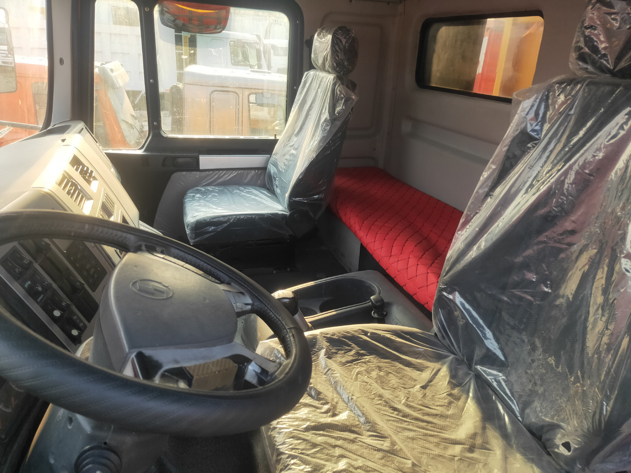 SHACMAN F3000 - Camión volquete: foto 3 SHACMAN F3000 - Camión volquete: foto 3