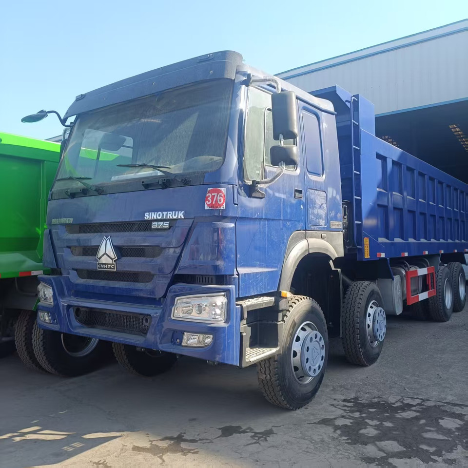 SINOTRUK HOWO 8x4 - Camión volquete: foto 3 SINOTRUK HOWO 8x4 - Camión volquete: foto 3
