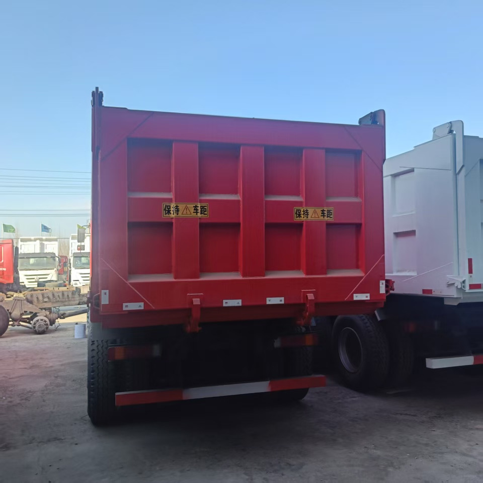 SINOTRUK HOWO 8x4 - Camión volquete: foto 3 SINOTRUK HOWO 8x4 - Camión volquete: foto 3
