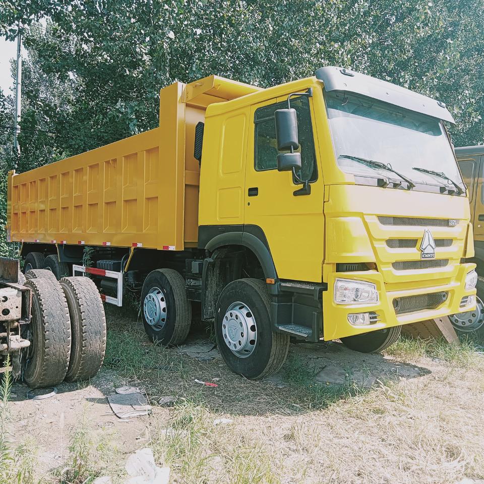 SINOTRUK HOWO - Camión volquete: foto 2 SINOTRUK HOWO - Camión volquete: foto 2