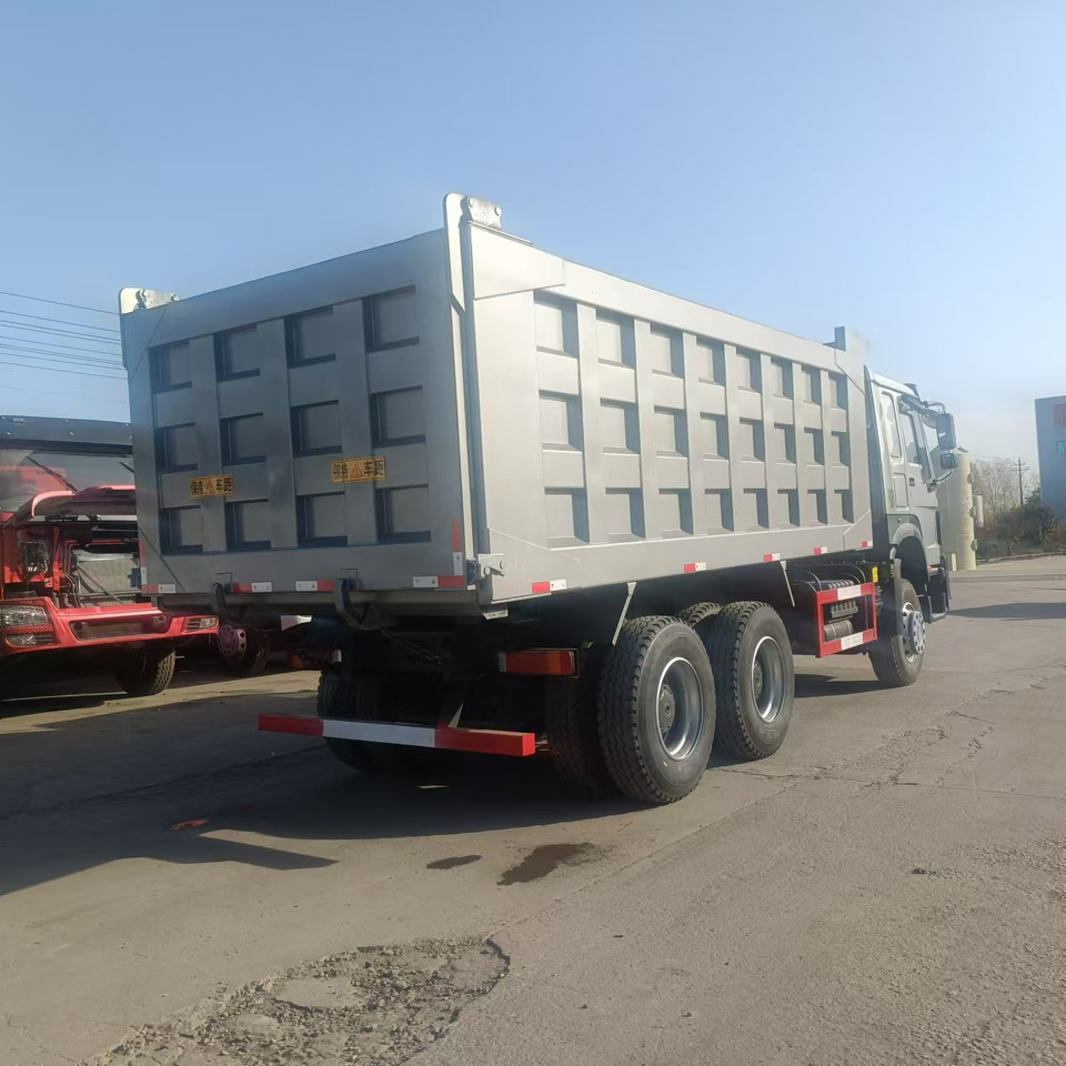 SINOTRUK HOWO - Camión volquete: foto 4 SINOTRUK HOWO - Camión volquete: foto 4