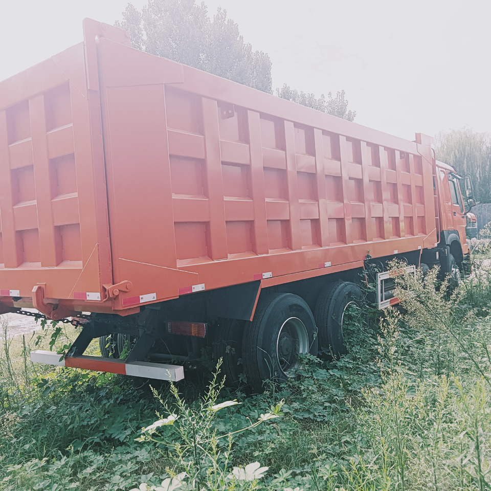 SINOTRUK HOWO - Camión volquete: foto 3 SINOTRUK HOWO - Camión volquete: foto 3