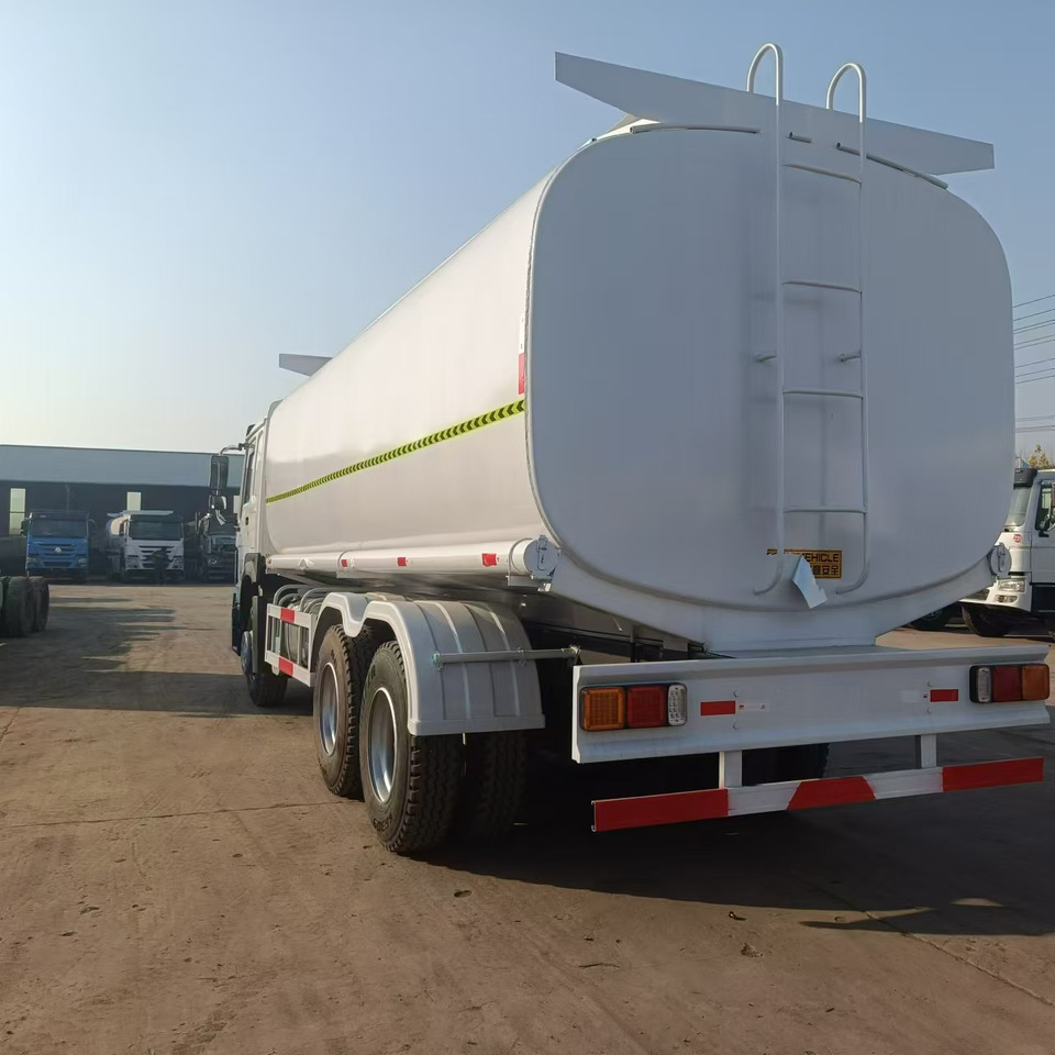 SINOTRUK HOWO - Camión cisterna: foto 4 SINOTRUK HOWO - Camión cisterna: foto 4