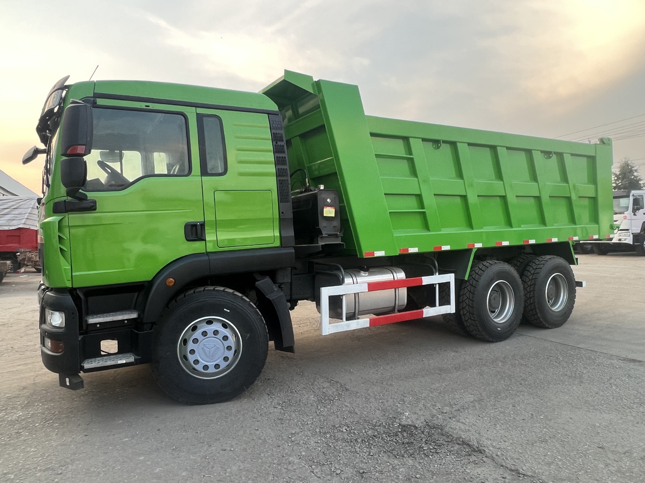 SINOTRUK TX 6x4 - Camión volquete: foto 5 SINOTRUK TX 6x4 - Camión volquete: foto 5