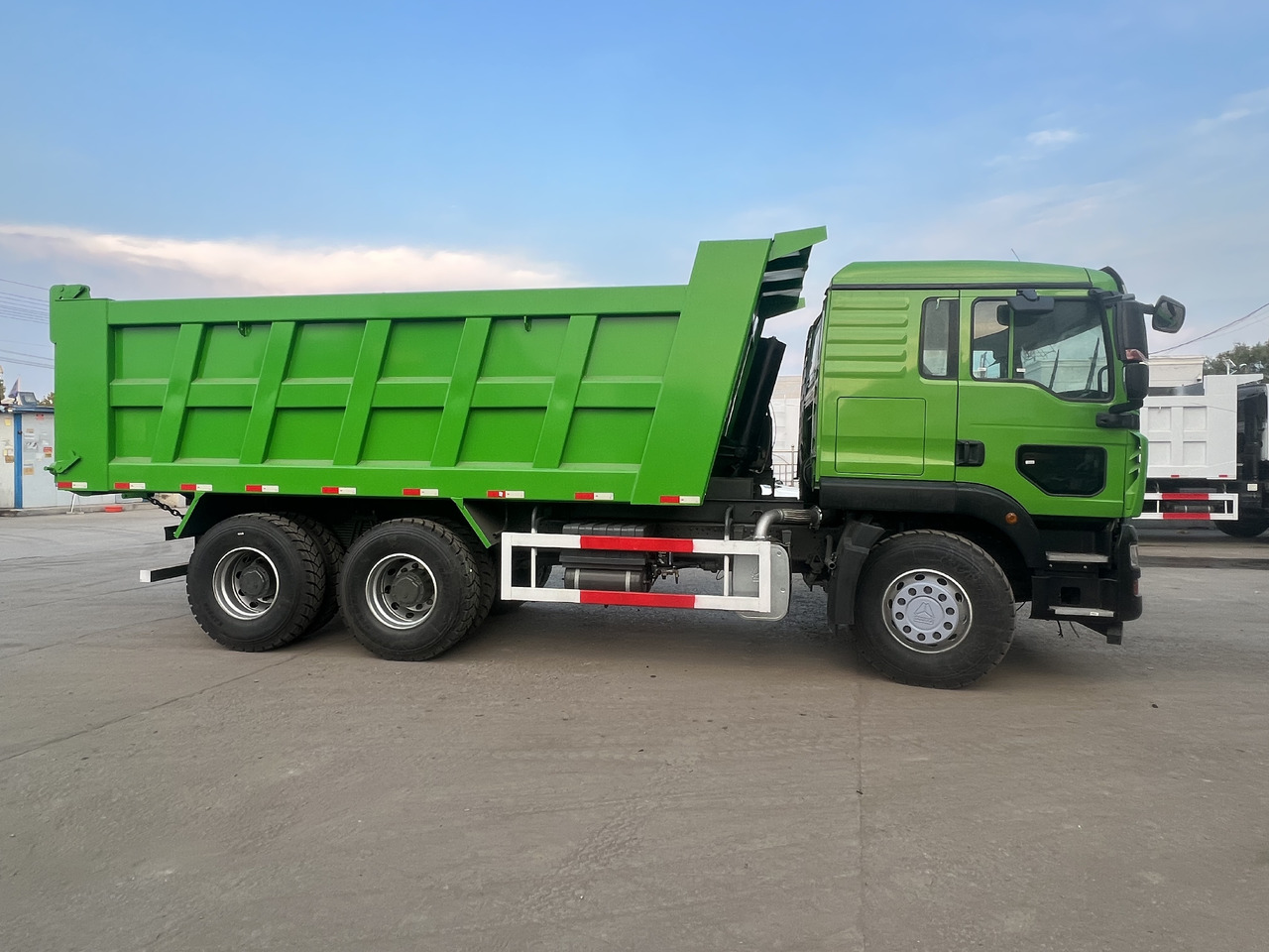 SINOTRUK TX 6x4 - Camión volquete: foto 3 SINOTRUK TX 6x4 - Camión volquete: foto 3