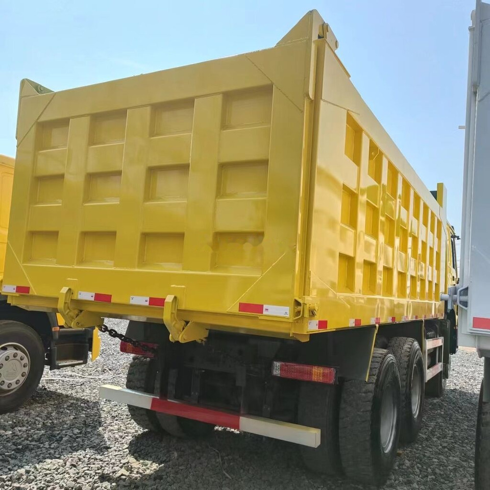 Sinotruk Howo 6*4 Right hand drive - Camión volquete: foto 3 Sinotruk Howo 6*4 Right hand drive - Camión volquete: foto 3
