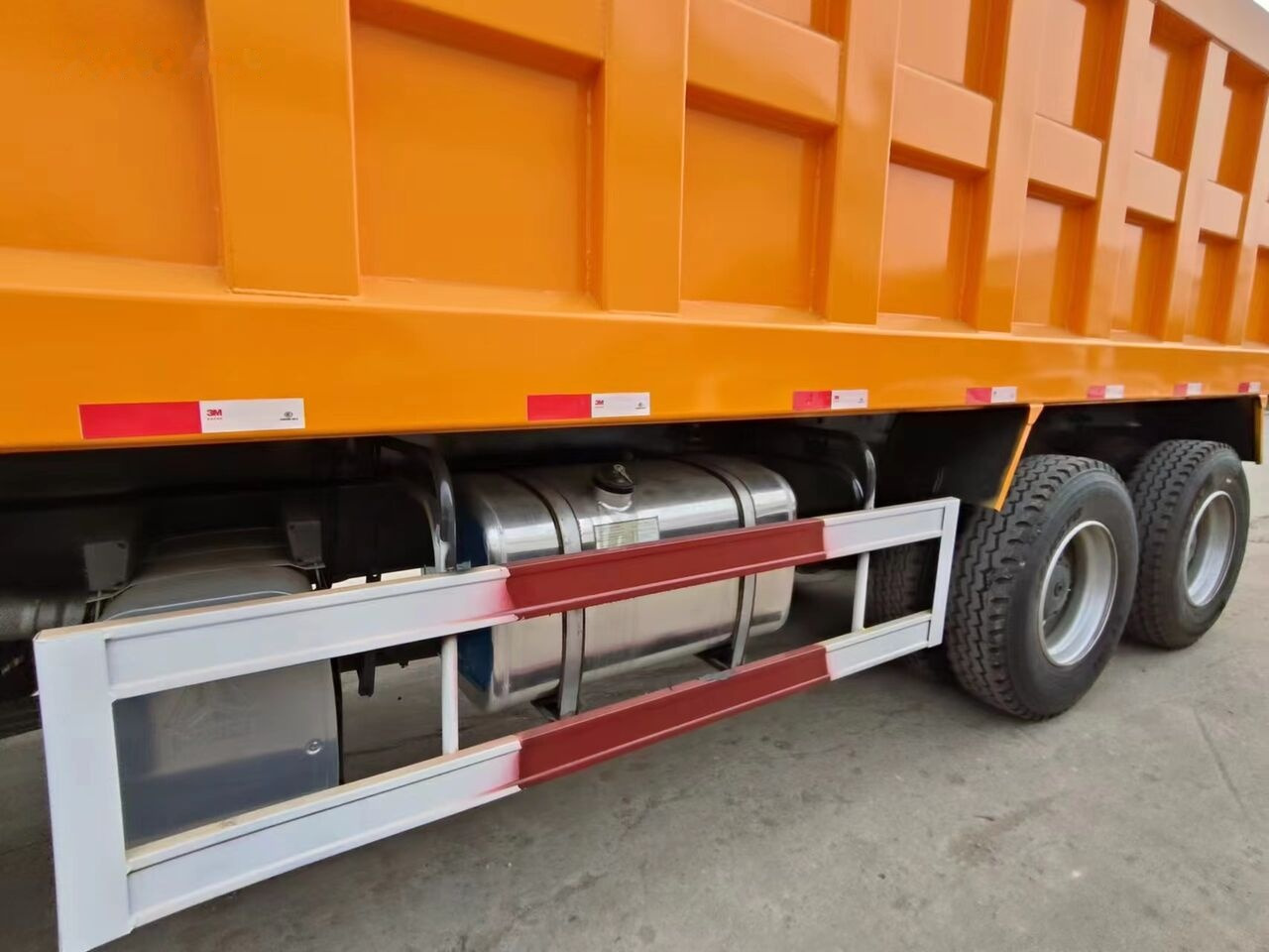 Camión volquete Sinotruk Howo 8*4: foto 11