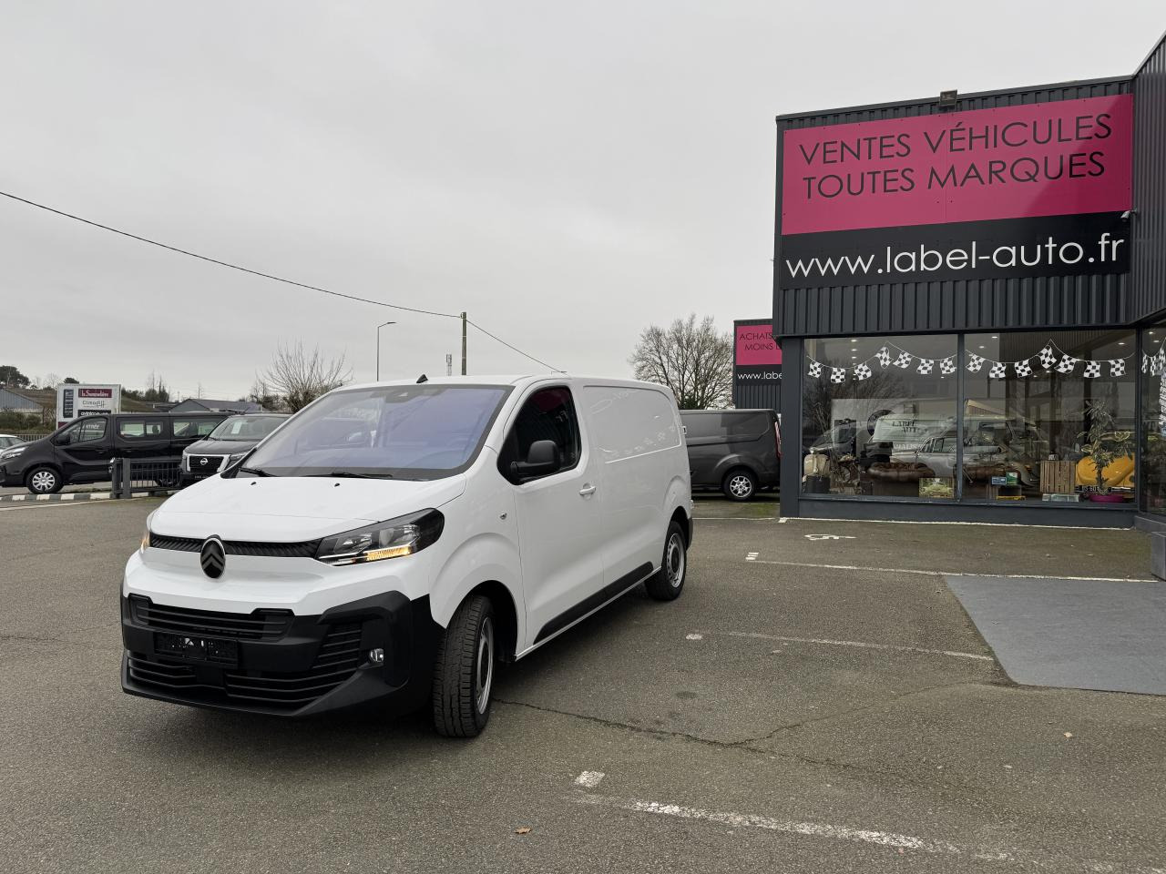 CITROEN Jumpy M 2.0 BlueHDi - 145 S&S - BV EAT8 III FOURGON . PHASE 2 - Furgón: foto 1 CITROEN Jumpy M 2.0 BlueHDi - 145 S&S - BV EAT8 III FOURGON . PHASE 2 - Furgón: foto 1