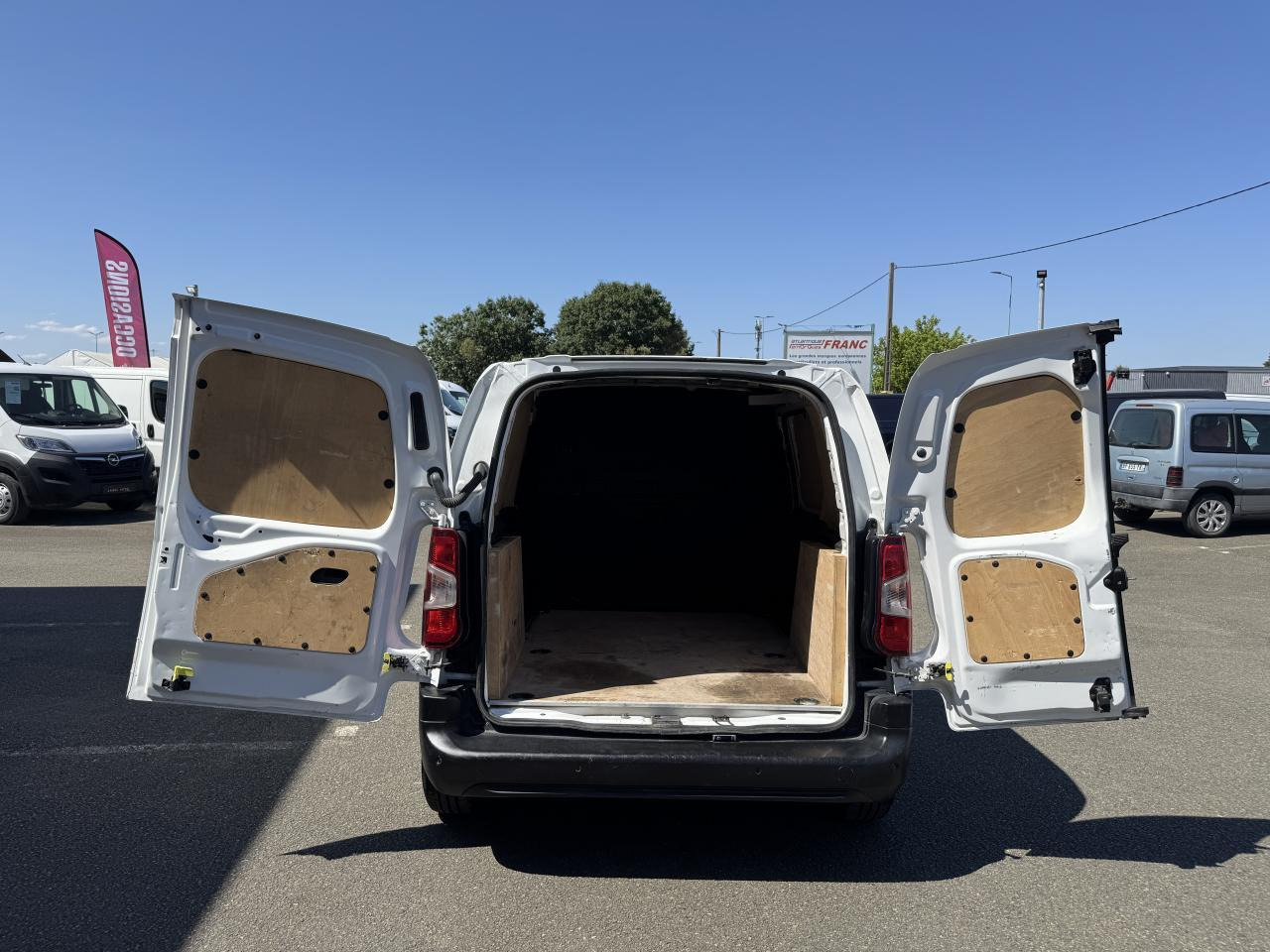 Citroen Berlingo M 650KG BLUEHDI 100 S&S DRIVER - Furgoneta pequeña: foto 2 Citroen Berlingo M 650KG BLUEHDI 100 S&S DRIVER - Furgoneta pequeña: foto 2