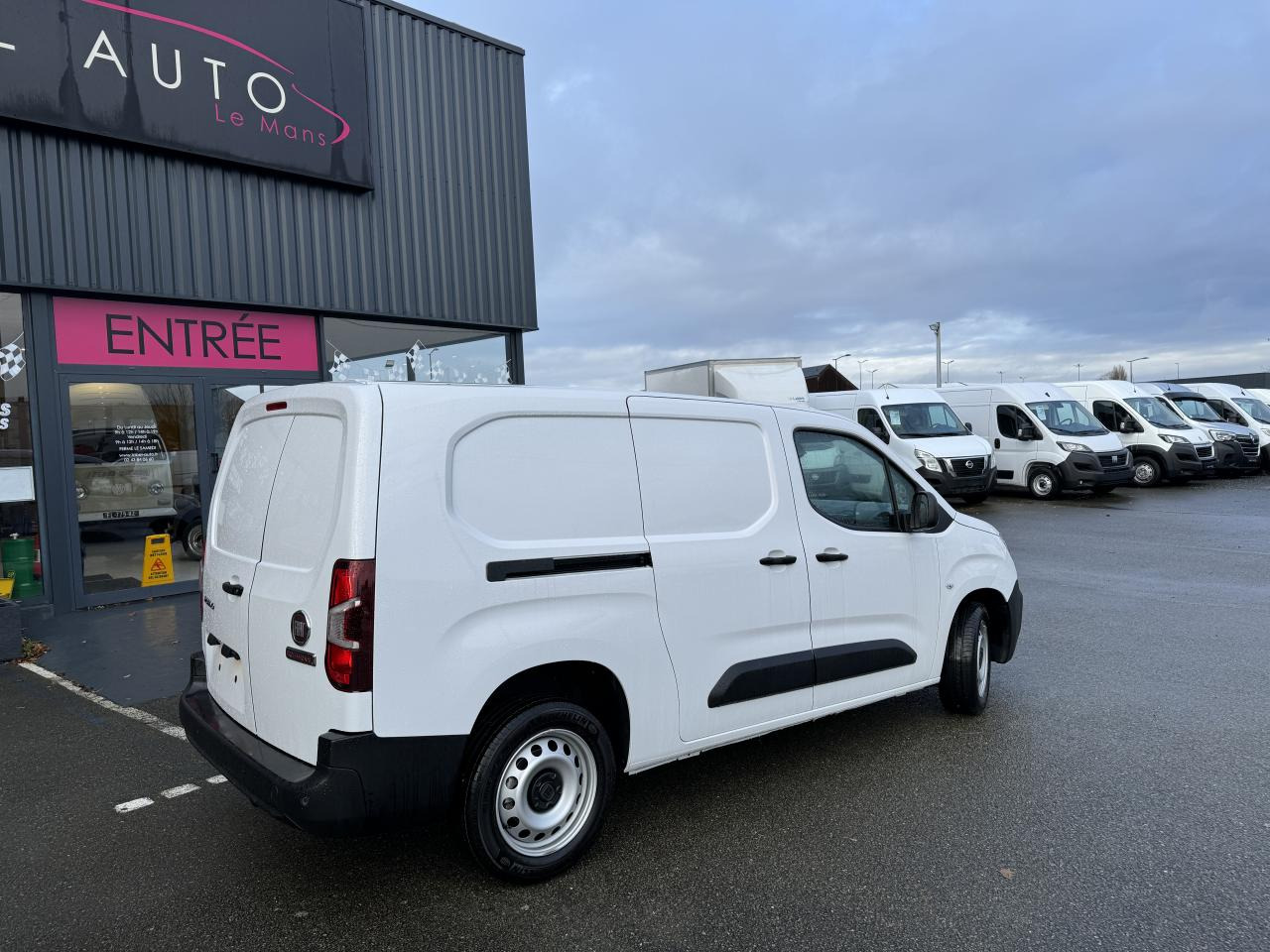 FIAT Doblo XL 950KG 1.5 BlueHDi S&S - 130 - BV EAT8 III FOURGON Fourgon XL PHASE 2 - Furgón: foto 1 FIAT Doblo XL 950KG 1.5 BlueHDi S&S - 130 - BV EAT8 III FOURGON Fourgon XL PHASE 2 - Furgón: foto 1