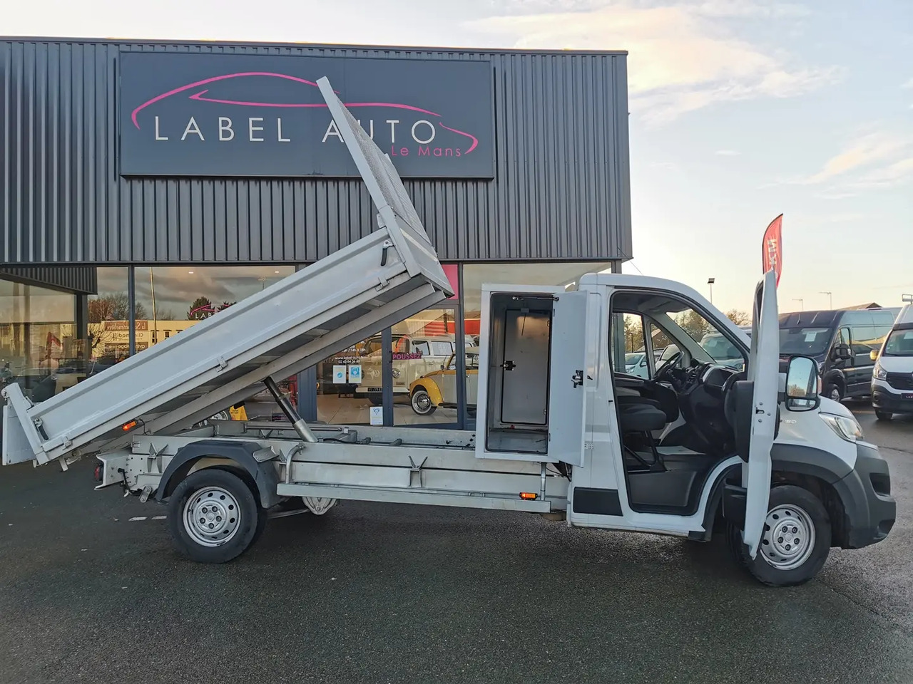 Fiat Ducato 3.5 MAXI L 2.3 MULTIJET 160CH ACIER PACK PRO NAV + COFFRE JPM E6D - Volquete furgoneta: foto 1 Fiat Ducato 3.5 MAXI L 2.3 MULTIJET 160CH ACIER PACK PRO NAV + COFFRE JPM E6D - Volquete furgoneta: foto 1