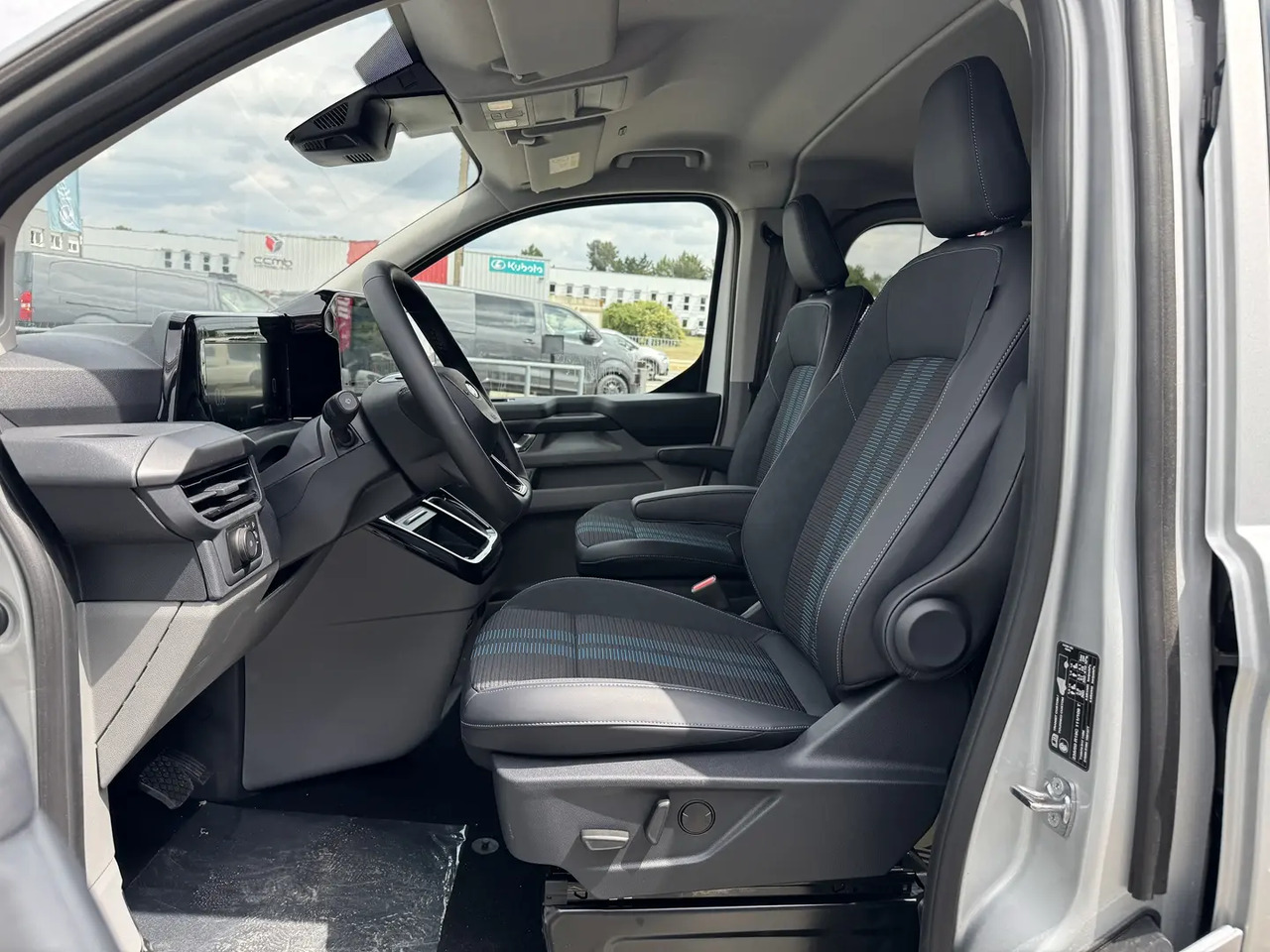 Ford Transit Custom 320 L1H1 2.0 ECOBLUE 170CH CABINE APPROFONDIE SPORT BVA8 - Furgoneta combi: foto 4 Ford Transit Custom 320 L1H1 2.0 ECOBLUE 170CH CABINE APPROFONDIE SPORT BVA8 - Furgoneta combi: foto 4