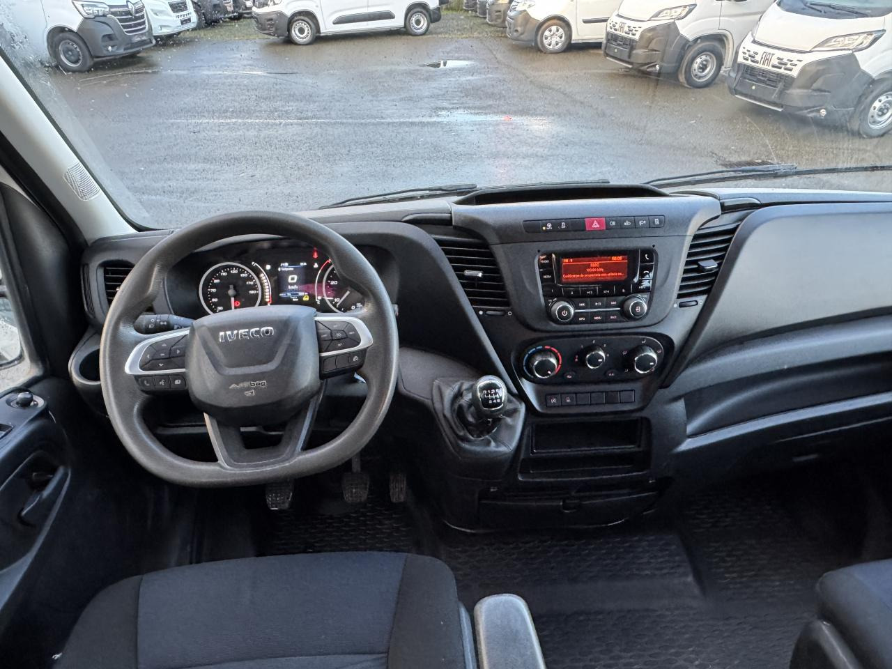 IVECO DAILY 35C14 BENNE COFFRE DOUBLE CABINE RJ 6 places - Volquete furgoneta, Furgoneta combi: foto 4 IVECO DAILY 35C14 BENNE COFFRE DOUBLE CABINE RJ 6 places - Volquete furgoneta, Furgoneta combi: foto 4