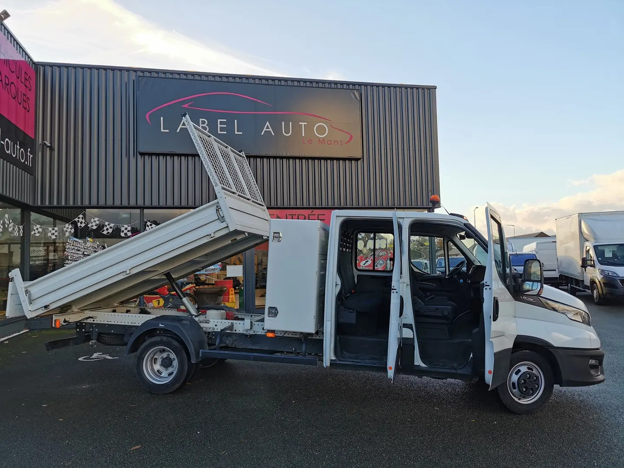 Iveco Daily 35C14H EMPATTEMENT 3750 - Volquete furgoneta: foto 5 Iveco Daily 35C14H EMPATTEMENT 3750 - Volquete furgoneta: foto 5
