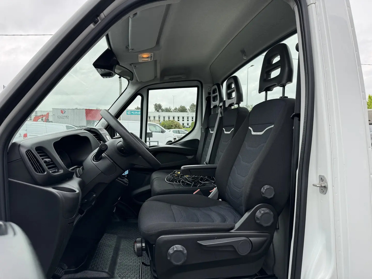 Iveco Daily 35C16H3.0 EMPATTEMENT 4100 - Grua de remolque autos: foto 5 Iveco Daily 35C16H3.0 EMPATTEMENT 4100 - Grua de remolque autos: foto 5