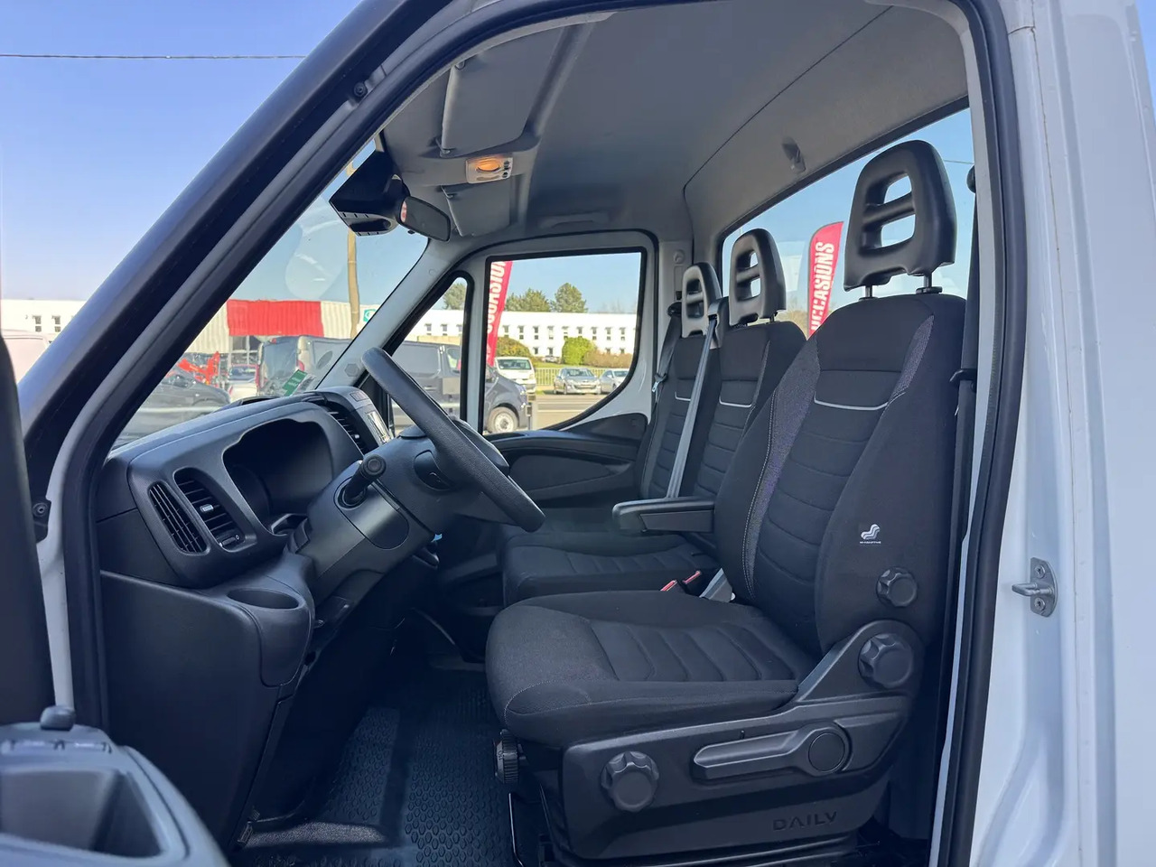 Iveco Daily 35S16 D EMPATTEMENT 4100 - Grua de remolque autos: foto 3 Iveco Daily 35S16 D EMPATTEMENT 4100 - Grua de remolque autos: foto 3