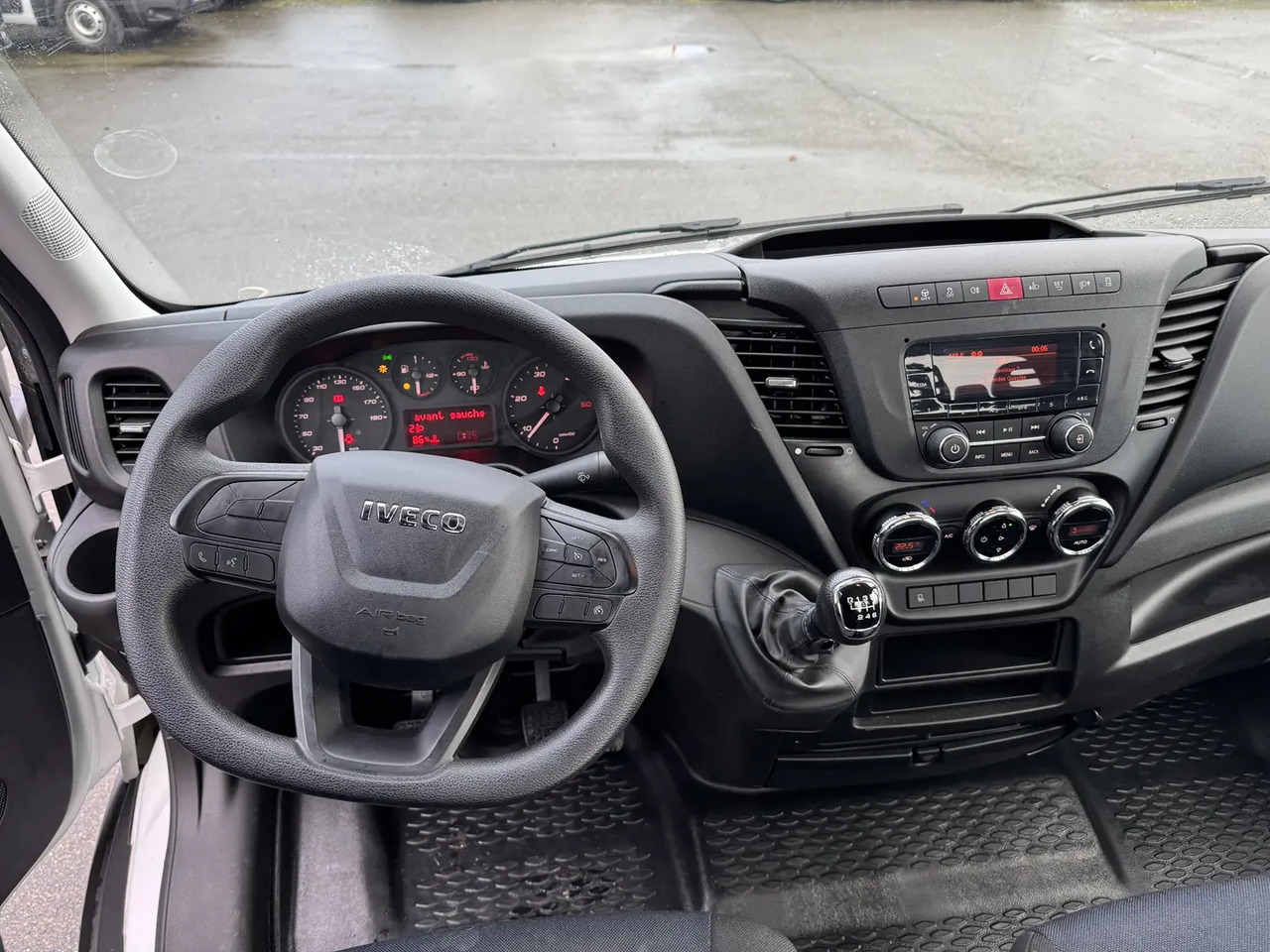 Iveco Daily 35S16 EMPATTEMENT 4100 - Grua de remolque autos: foto 3 Iveco Daily 35S16 EMPATTEMENT 4100 - Grua de remolque autos: foto 3