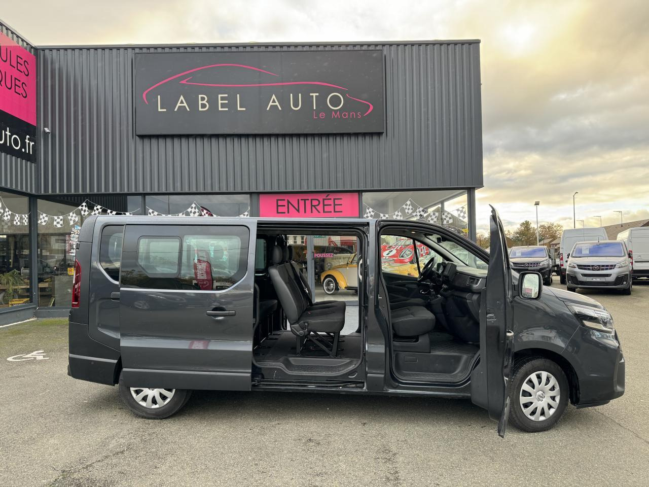 Nissan NV300 N-Connecta 3.0t L2H1 2.0 dCi - 150 - Stop/Start COMBI Combi L2H1 PHASE 2 - Coche: foto 1 Nissan NV300 N-Connecta 3.0t L2H1 2.0 dCi - 150 - Stop/Start COMBI Combi L2H1 PHASE 2 - Coche: foto 1