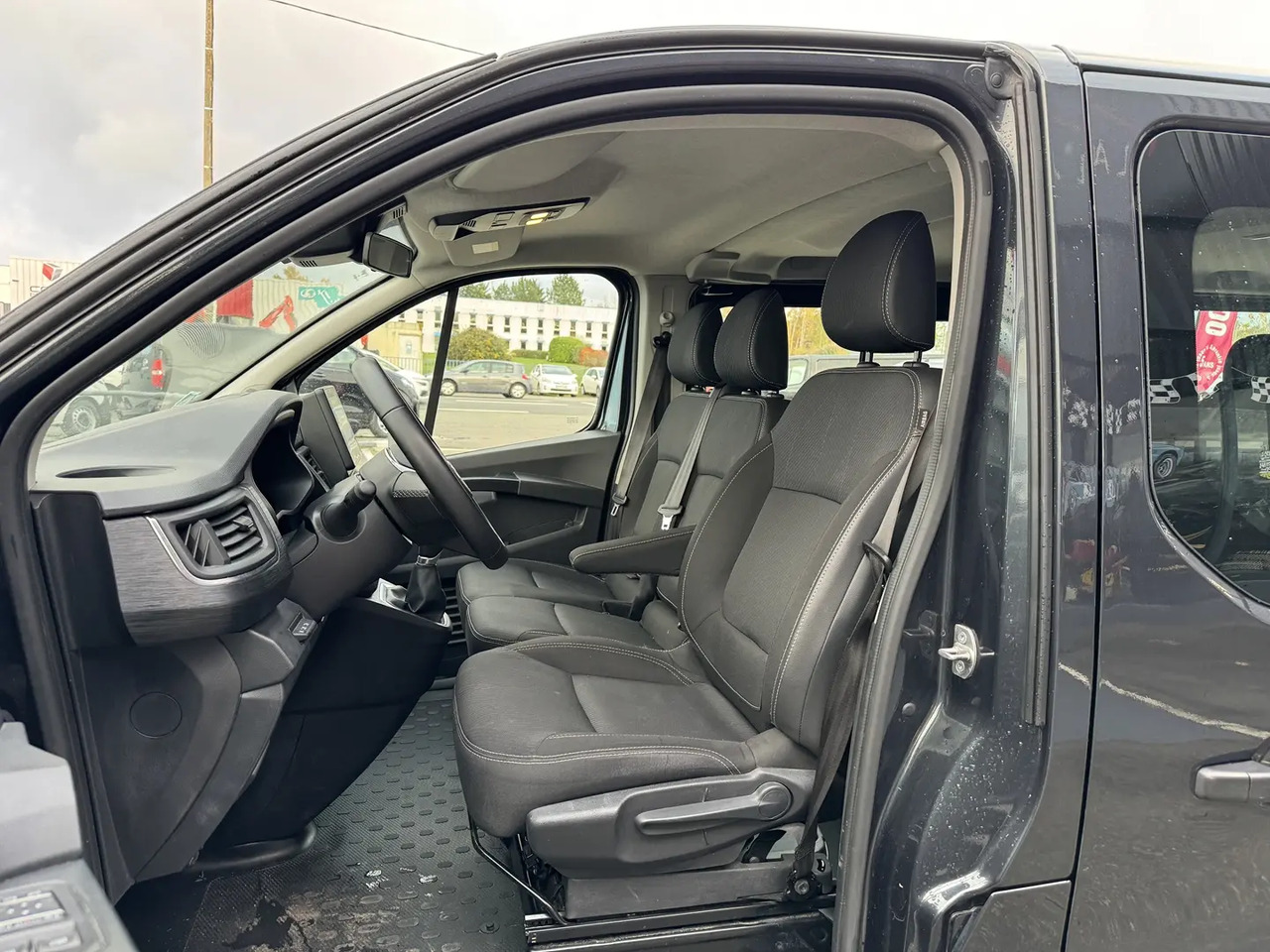 Nissan Primastar Avantour L2H1 3T0 2.0 DCI 150CH S/S TEKNA - Minibús, Furgoneta de pasajeros: foto 5 Nissan Primastar Avantour L2H1 3T0 2.0 DCI 150CH S/S TEKNA - Minibús, Furgoneta de pasajeros: foto 5