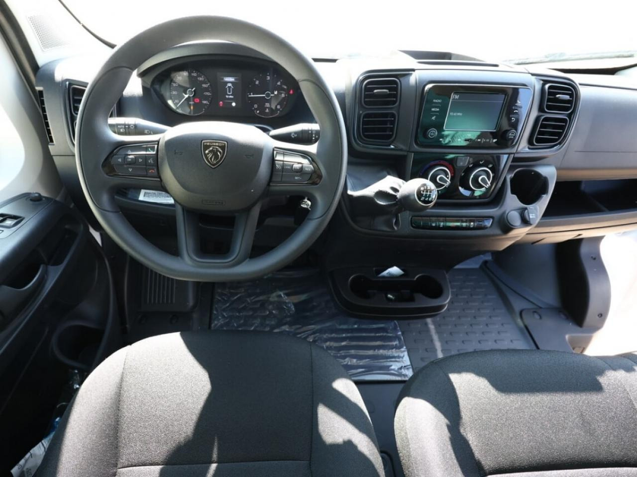 PEUGEOT Boxer 3.5t L4H2 2.2 HDi S&S Maxi - 180 III FOURGON TOLE Fourgon Tolé 435 L4H2 PHASE 3 - Furgón: foto 3 PEUGEOT Boxer 3.5t L4H2 2.2 HDi S&S Maxi - 180 III FOURGON TOLE Fourgon Tolé 435 L4H2 PHASE 3 - Furgón: foto 3