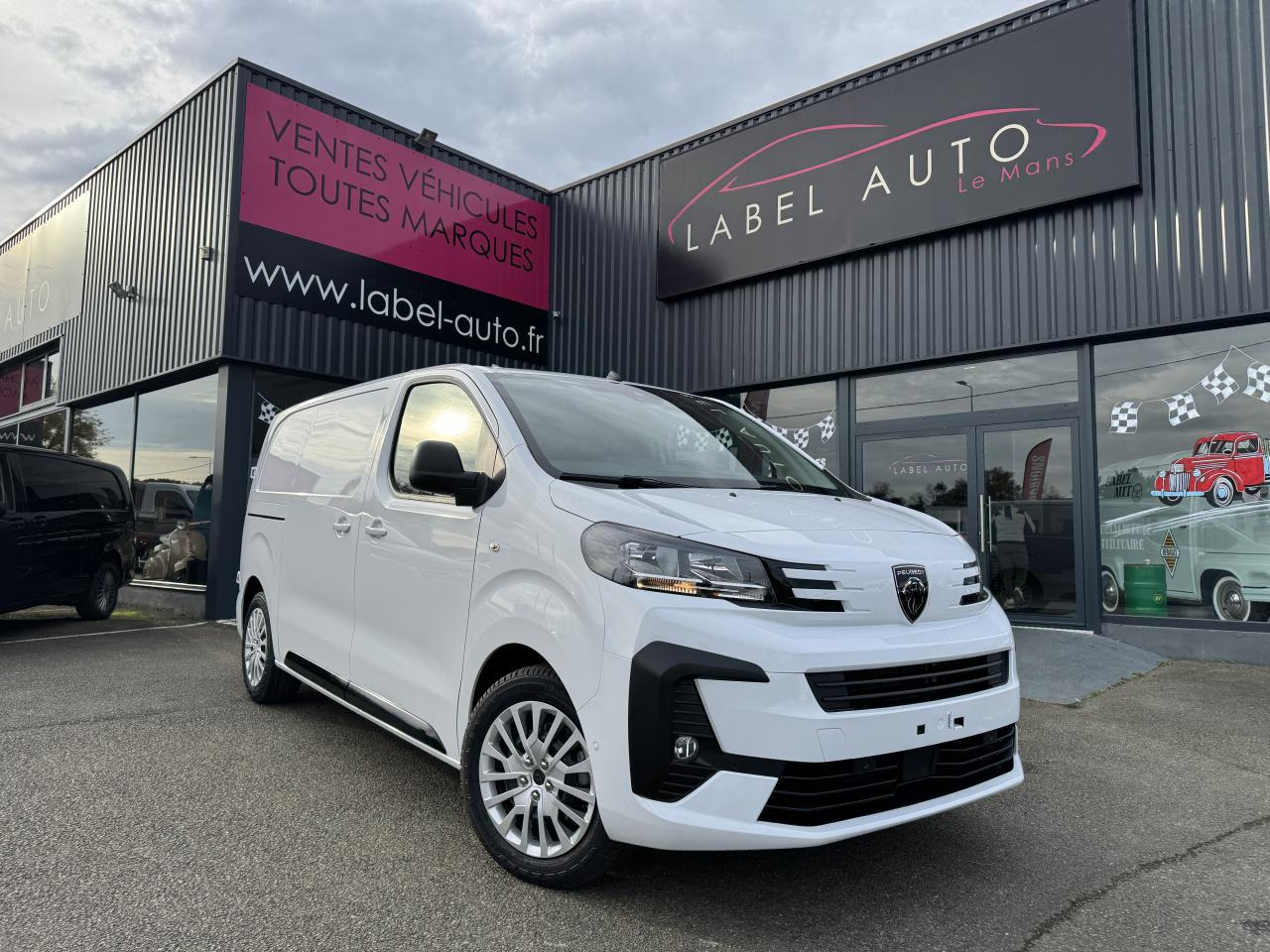 PEUGEOT Expert M 2.0 BlueHDi - 180 S&S - BV EAT8 III FOURGON Fourgon PHASE 2 - Furgón: foto 1 PEUGEOT Expert M 2.0 BlueHDi - 180 S&S - BV EAT8 III FOURGON Fourgon PHASE 2 - Furgón: foto 1