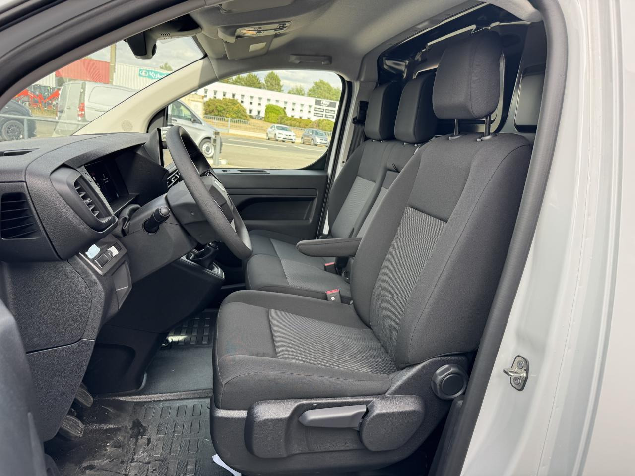 PEUGEOT expert M 2.0 BLUEHDI 145CH PACK PREMIUM CONNECT - Furgón: foto 4 PEUGEOT expert M 2.0 BLUEHDI 145CH PACK PREMIUM CONNECT - Furgón: foto 4