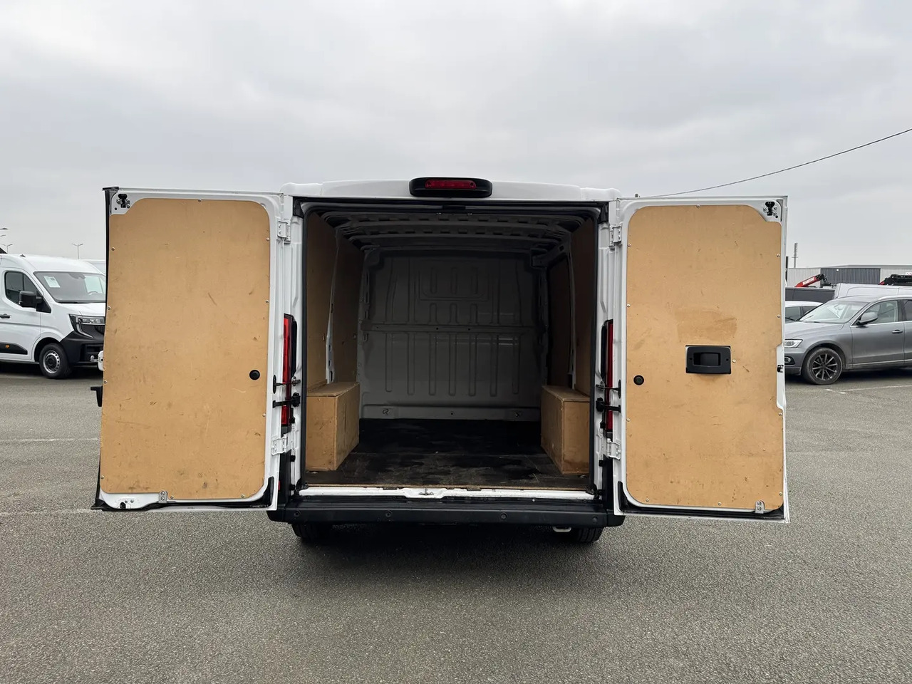 Peugeot Boxer 333 L1H1 2.2 BLUEHDI S&S 140CH ASPHALT - Furgón: foto 2 Peugeot Boxer 333 L1H1 2.2 BLUEHDI S&S 140CH ASPHALT - Furgón: foto 2