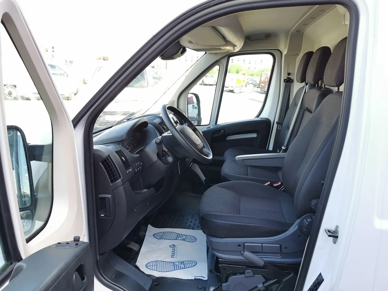 Peugeot Boxer 333 L2H2 2.2 BLUEHDI S&S 140CH ASPHALT - Furgón: foto 5 Peugeot Boxer 333 L2H2 2.2 BLUEHDI S&S 140CH ASPHALT - Furgón: foto 5