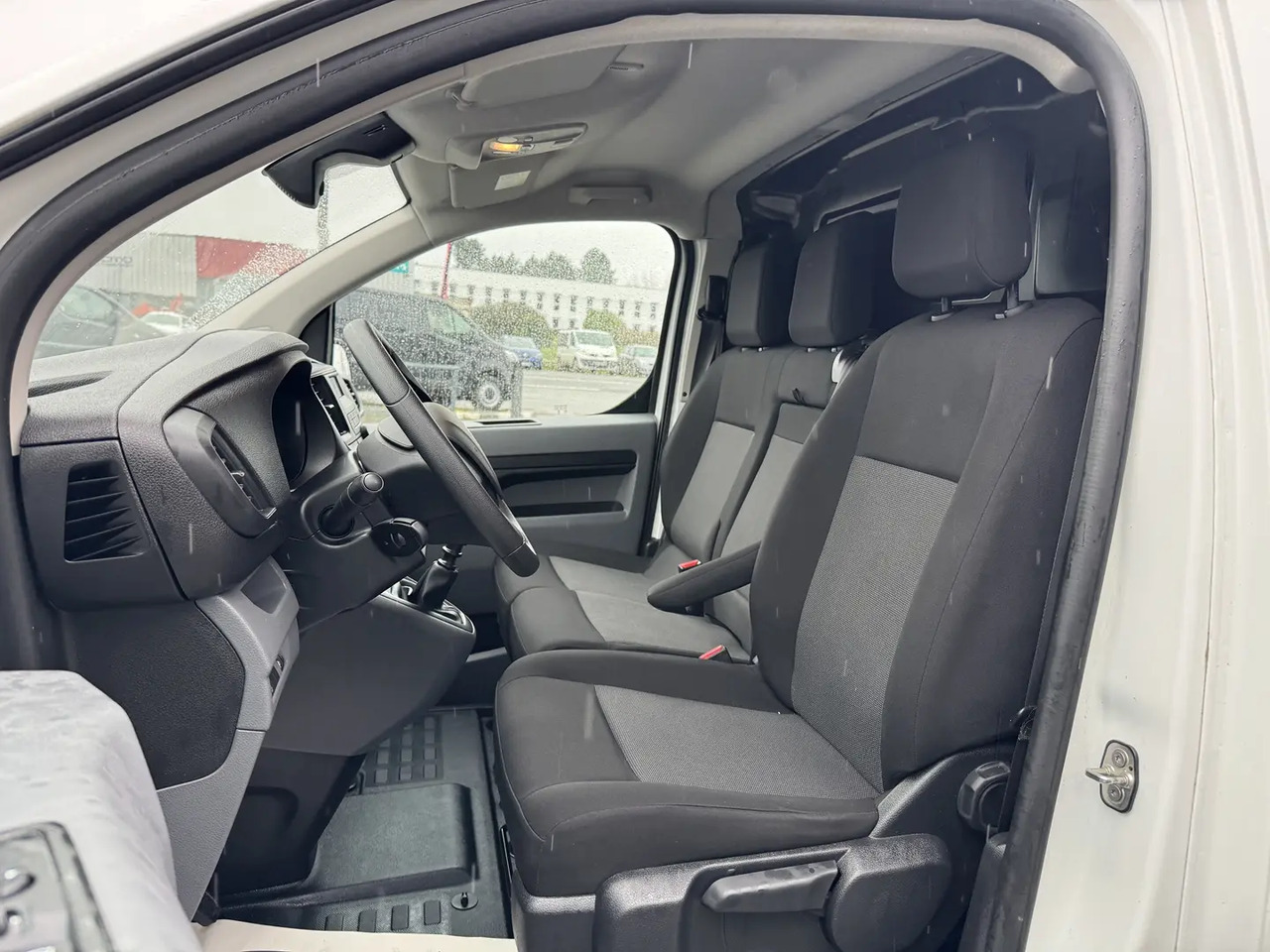 Peugeot Expert LONG 2.0 BLUEHDI 145CH S&S PREMIUM - Furgón: foto 5 Peugeot Expert LONG 2.0 BLUEHDI 145CH S&S PREMIUM - Furgón: foto 5