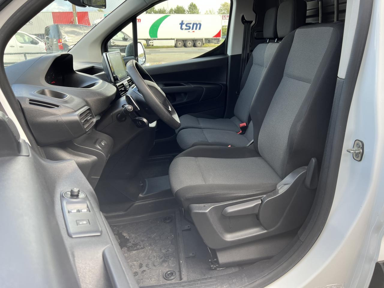 Peugeot Partner STANDARD 650KG BLUEHDI 130CH S&S ASPHALT EAT8 - Furgoneta pequeña: foto 5 Peugeot Partner STANDARD 650KG BLUEHDI 130CH S&S ASPHALT EAT8 - Furgoneta pequeña: foto 5
