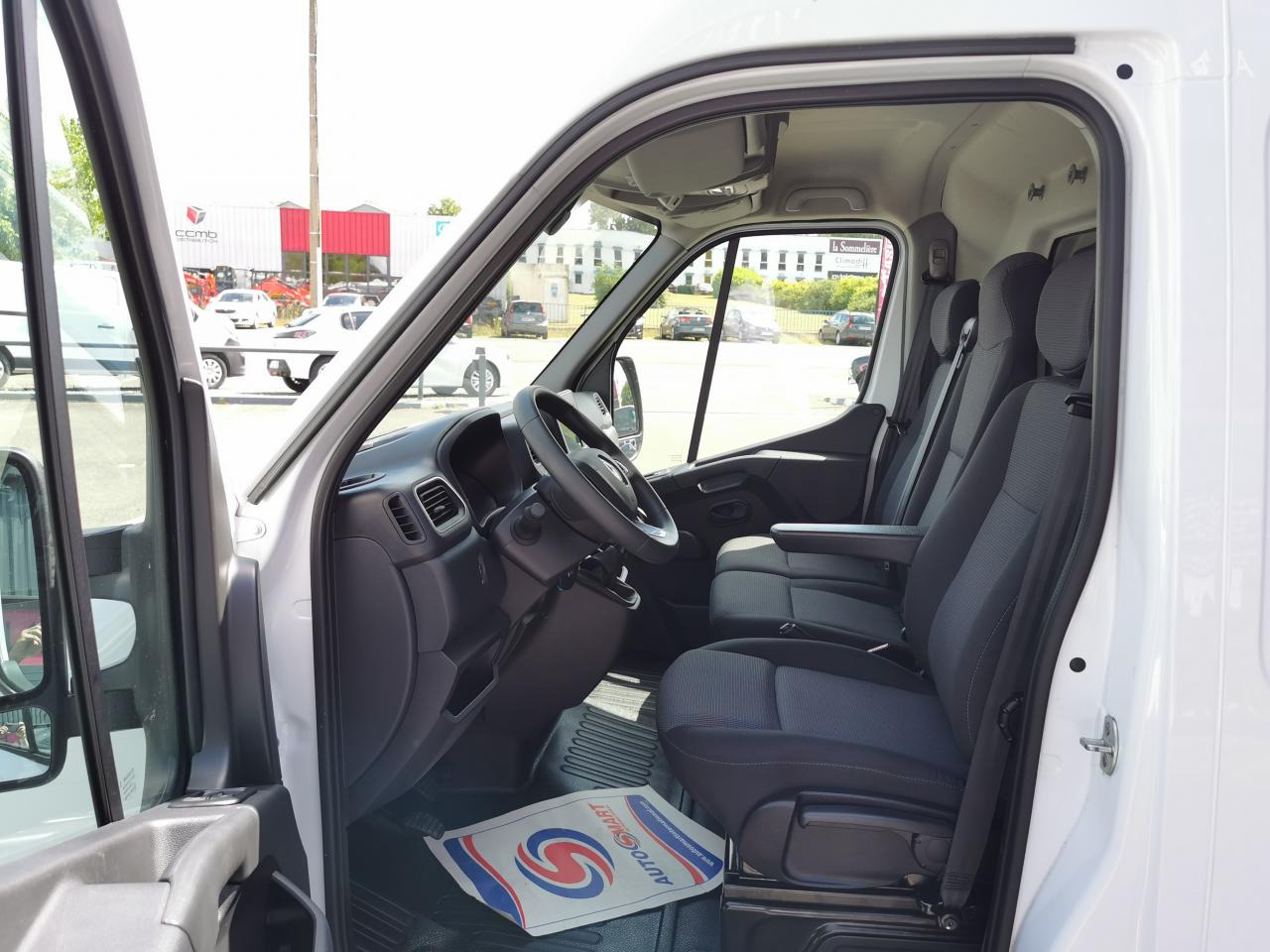RENAULT Master Grand Confort F3500 L3H2 2.3 dCi - 135 III FOURGON Fourgon L3H2 Traction PHASE 3 - Furgón: foto 5 RENAULT Master Grand Confort F3500 L3H2 2.3 dCi - 135 III FOURGON Fourgon L3H2 Traction PHASE 3 - Furgón: foto 5