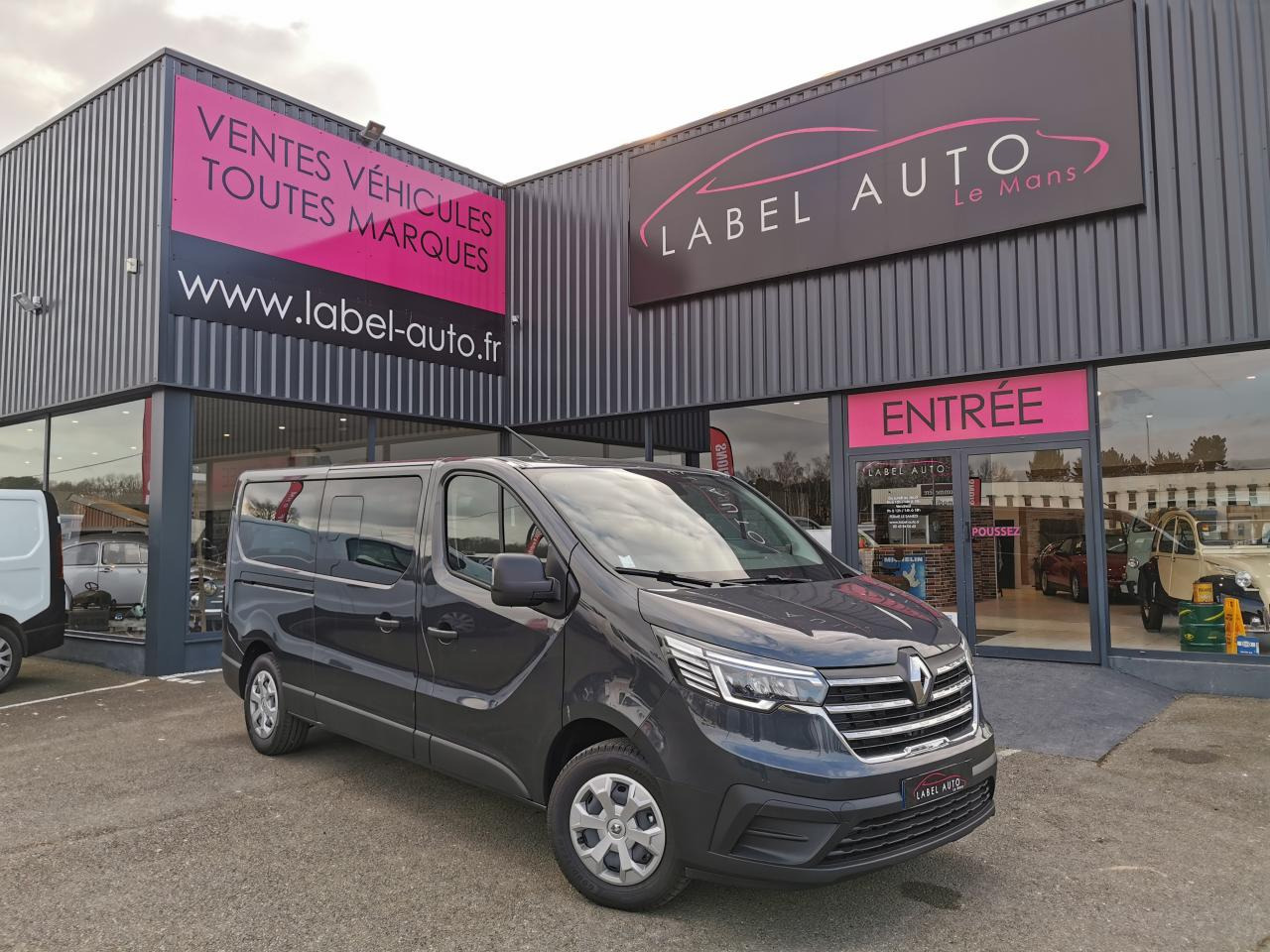 RENAULT Trafic L2 2.0 Energy dCi - 150 - S&S III COMBI Combi Zen L2H1 PHASE 3 - Minibús, Furgoneta de pasajeros: foto 1 RENAULT Trafic L2 2.0 Energy dCi - 150 - S&S III COMBI Combi Zen L2H1 PHASE 3 - Minibús, Furgoneta de pasajeros: foto 1