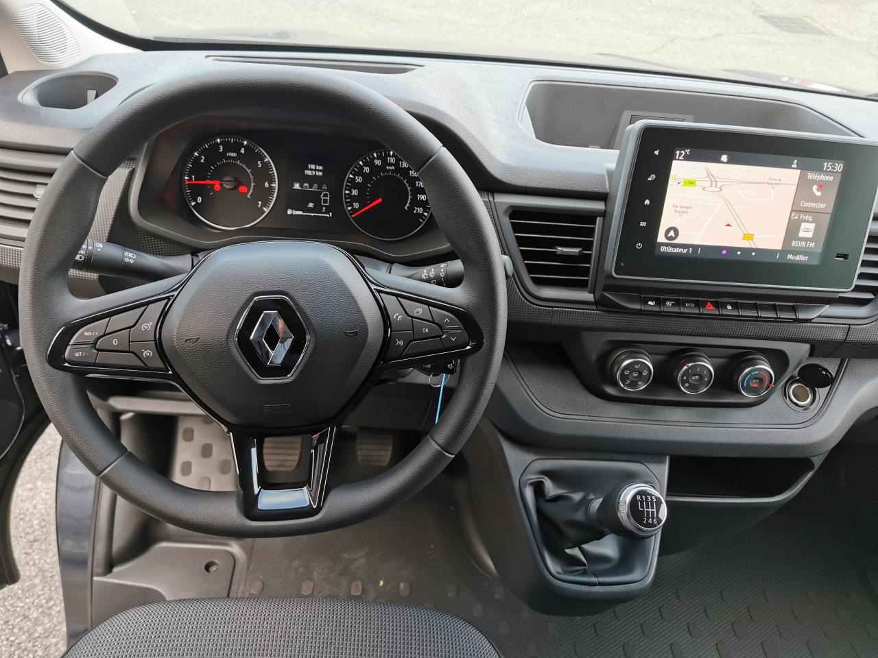 RENAULT Trafic L2 2.0 Energy dCi - 150 - S&S III COMBI Combi Zen L2H1 PHASE 3 - Minibús, Furgoneta de pasajeros: foto 4 RENAULT Trafic L2 2.0 Energy dCi - 150 - S&S III COMBI Combi Zen L2H1 PHASE 3 - Minibús, Furgoneta de pasajeros: foto 4