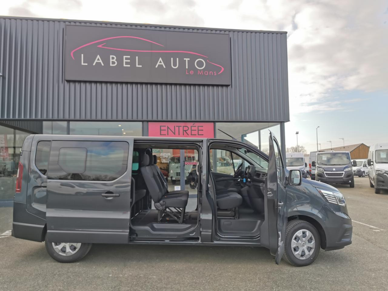 RENAULT Trafic L2 2.0 Energy dCi - 150 - S&S III COMBI Combi Zen L2H1 PHASE 3 - Minibús, Furgoneta de pasajeros: foto 3 RENAULT Trafic L2 2.0 Energy dCi - 150 - S&S III COMBI Combi Zen L2H1 PHASE 3 - Minibús, Furgoneta de pasajeros: foto 3