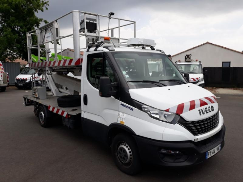 Iveco Daily 35S14 Plateau Nacelle 6m50 Spécial tunnel - Camión con plataforma elevadora: foto 2 Iveco Daily 35S14 Plateau Nacelle 6m50 Spécial tunnel - Camión con plataforma elevadora: foto 2