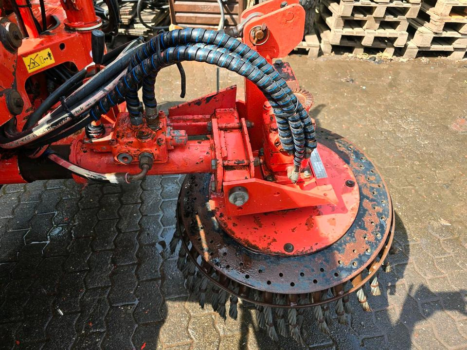 Dücker PFP 300 Pflasterputzer Wildkrautbürste Flächenbürste Wildkrautbürste für Mähausleger UNA 500 600 MKM FME FMK 500 600 700 Böschungsmäher Böschungsmulcher - Barredora cucharón: foto 1 Dücker PFP 300 Pflasterputzer Wildkrautbürste Flächenbürste Wildkrautbürste für Mähausleger UNA 500 600 MKM FME FMK 500 600 700 Böschungsmäher Böschungsmulcher - Barredora cucharón: foto 1